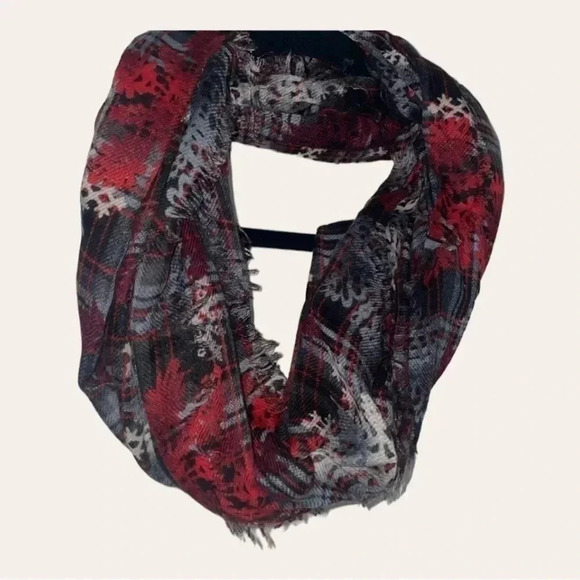 0514. Infinity WINTER THEME SCARF WHITE GREY AND RED SNOWFLAKES, - Picture 2 of 6